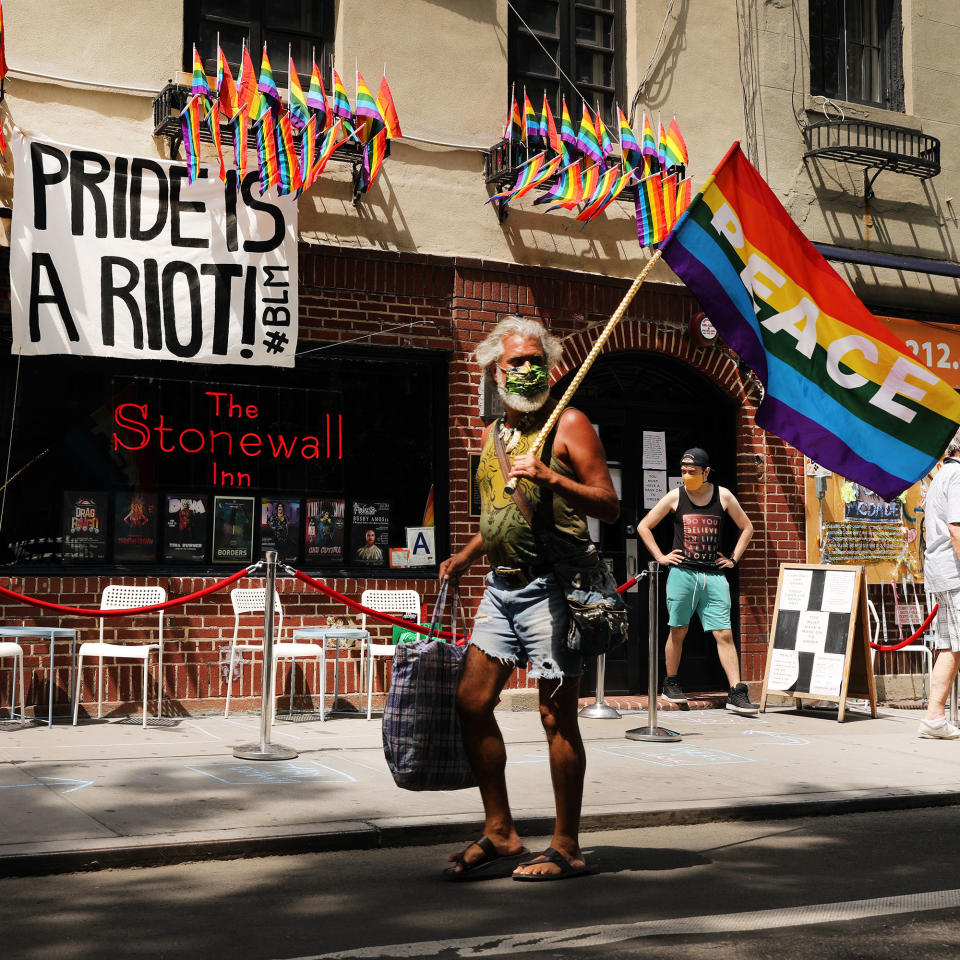 Landmark Bar Stonewall Inn Launches Fundraiser To Avoid Going Out Of Business Due To Pandemic Shutdown (Spencer Platt / Getty Images)