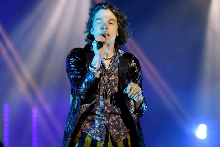 SAN DIEGO, CALIFORNIA - 20 DE NOVIEMBRE: Matt Shultz de Cage the Elephant se presenta durante el Wonderfront Music &  Festival de las artes en Seaport Villag el 20 de noviembre de 2022 en San Diego, California.  (Foto de Tim Mosenfelder/Getty Images)