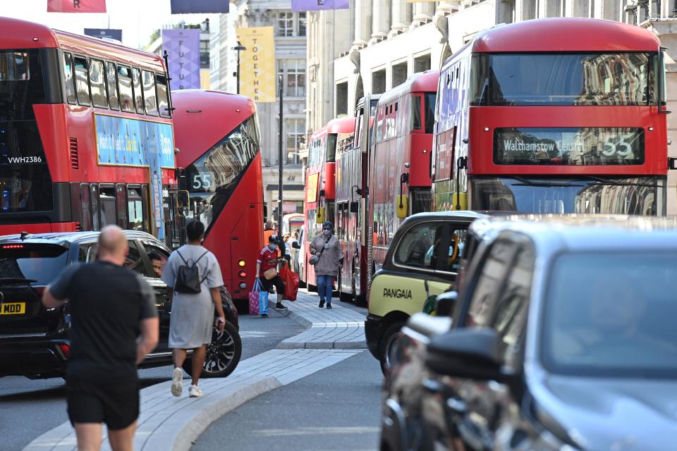 Londres suele sufrir numerosos atascos. (Photo by JUSTIN TALLIS/AFP via Getty Images)