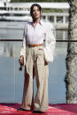 <p>"La camisa blanca es para mí un imprescindible en todo armario", revela la <em>personal shopper</em> Yohana Sant en su página web. En el Festival de Málaga la estrella combinó la suya con un pantalón de pinzas, <em>total look</em> firmado por Loewe. (Foto: Juan Naharro Gimenez / Getty Images)</p> 