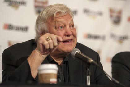 Bobby Hull speaks during a media event before a tribute to Gordie Howe in Saskatoon, Saskatchewan, Friday, Feb. 6, 2015. (AP Photo/The Canadian Press, Liam Richards)