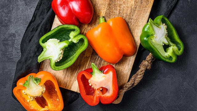 Save on Bell Peppers Green Order Online Delivery