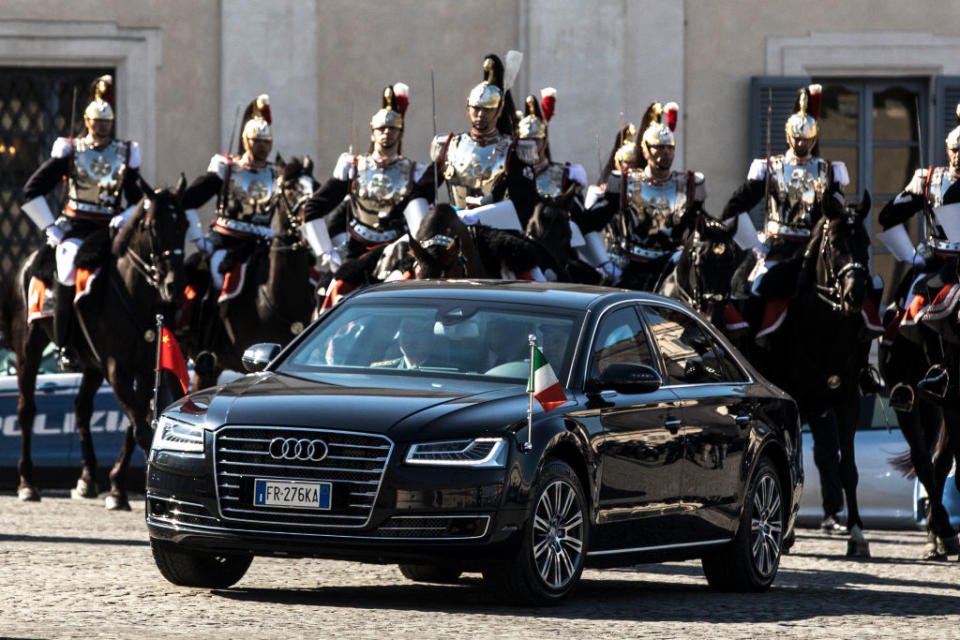 In Italia le auto di rappresentanza usate dai politici e dai funzionari si definiscono ‘Auto blu’. (foto: Getty Images)