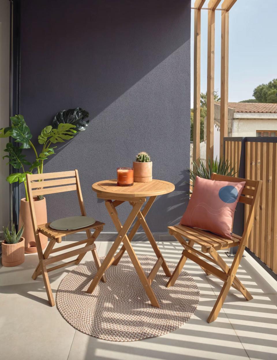 Ensemble table et chaise pliantes en bois