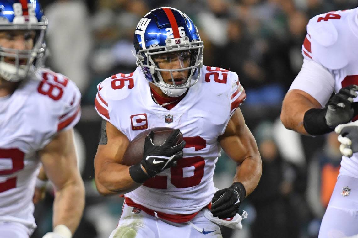 Jan 21, 2023; Philadelphia, Pennsylvania, USA; New York Giants running back Saquon Barkley (26) looks for room to run against the Philadelphia Eagles during an NFC divisional round game at Lincoln Financial Field. Mandatory Credit: Eric Hartline-USA TODAY Sports Eric Hartline/Eric Hartline-USA TODAY Sports