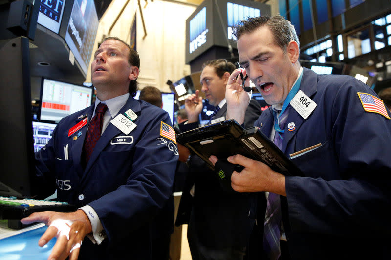 Traders work on the floor of the New York Stock Exchange (NYSE) in New York City, U.S., July 26, 2016. REUTERS/Brendan McDermid