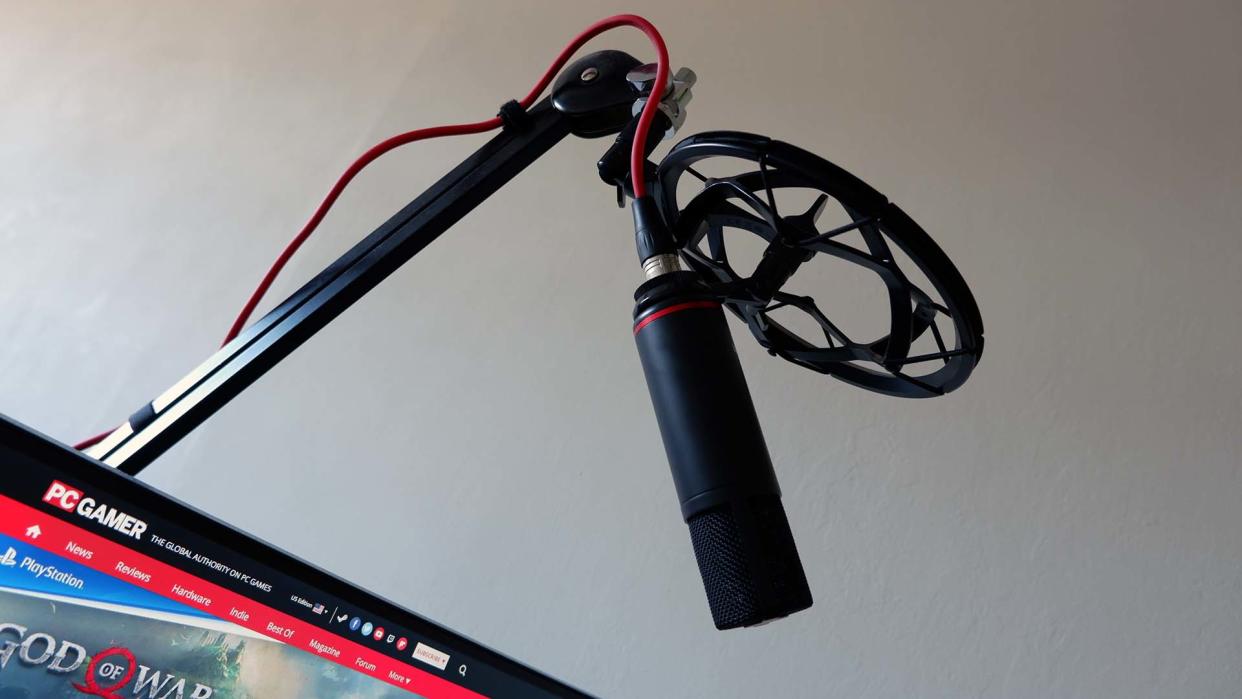  Focusrite Scarlett 2i2 Studio bundle microphone on a Rode mic stand. 