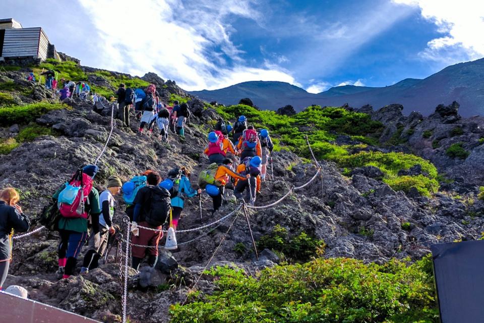 每年夏天時間都會開放予公眾登山，吸引大量本地及外國人。
（圖：japan travel@twitter）
