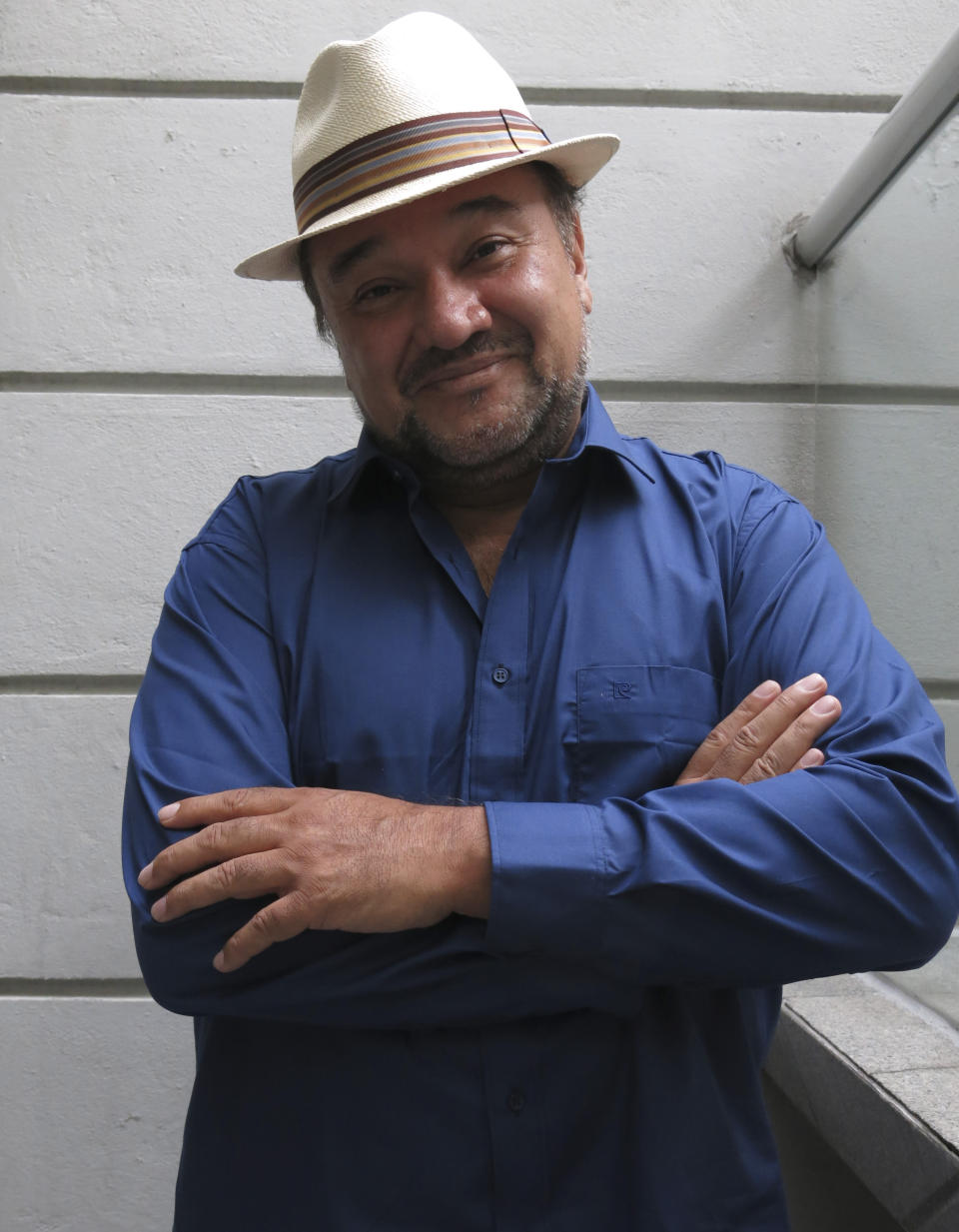 El tenor mexicano Ramón Vargas posa para un retrato en la Ciudad de México el miércoles 30 de agosto de 2023. Vargas celebrará 40 años de carrera con una gala de ópera el Palacio de Bellas Artes de la Ciudad de México el 10 de septiembre. (Foto AP/Berenice Bautista)