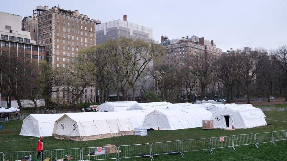 Hospital de campaña para pacientes con coronavirus en el Central Park de Nueva York