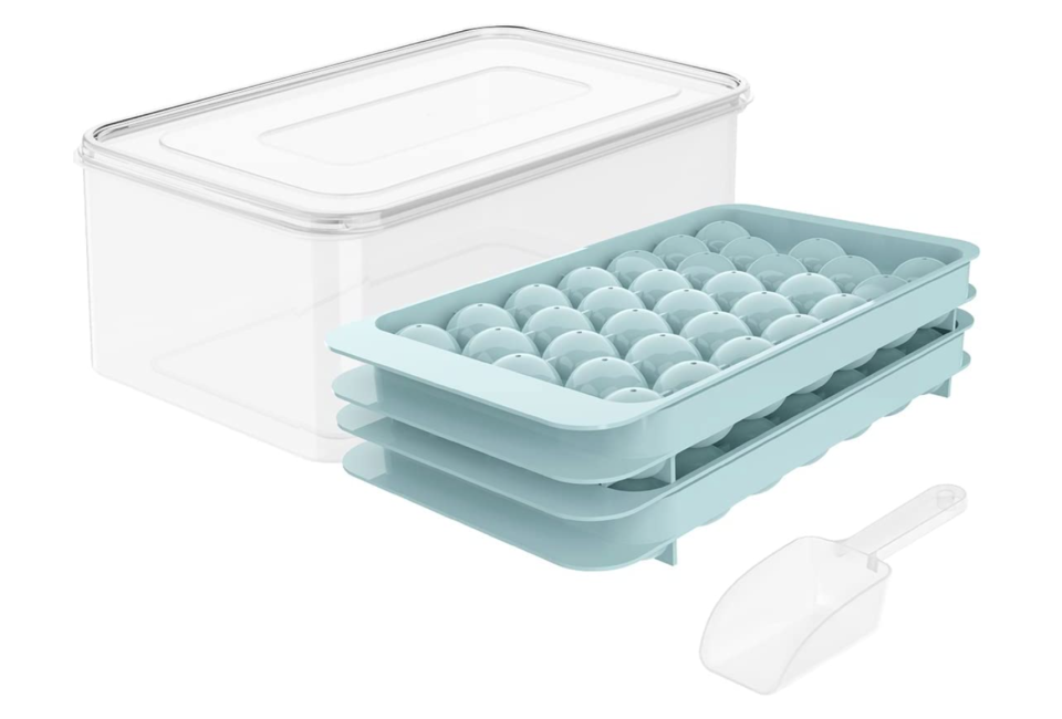 Wibimen Round Ice Cube Tray. (PHOTO: Amazon Singapore)