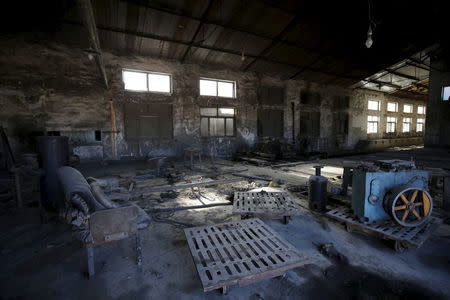 A view inside a closed brick factory building is seen on the outskirts of Beijing, China, January 18, 2016. REUTERS/Jason Lee