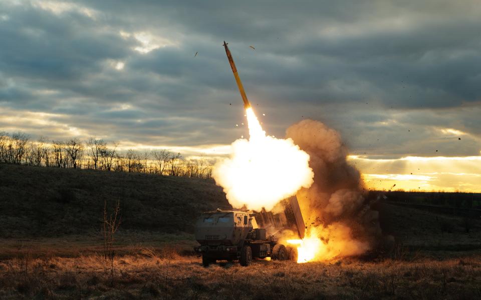 M142 HIMARS launches a rocket on Russian position on December 29, 2023 in Ukraine.