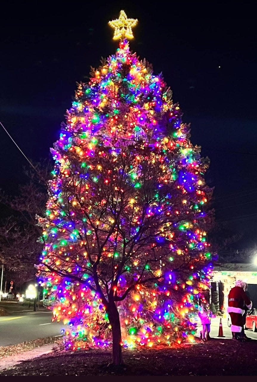 The all volunteer not-for-profit Christmas Tree Committee hosted their annual Christmas Tree lighting at Kilroy’s on Nov. 25.