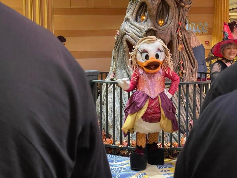 Disney Halloween on the High Seas Cruise - Daisy dressed as a sanderson sister