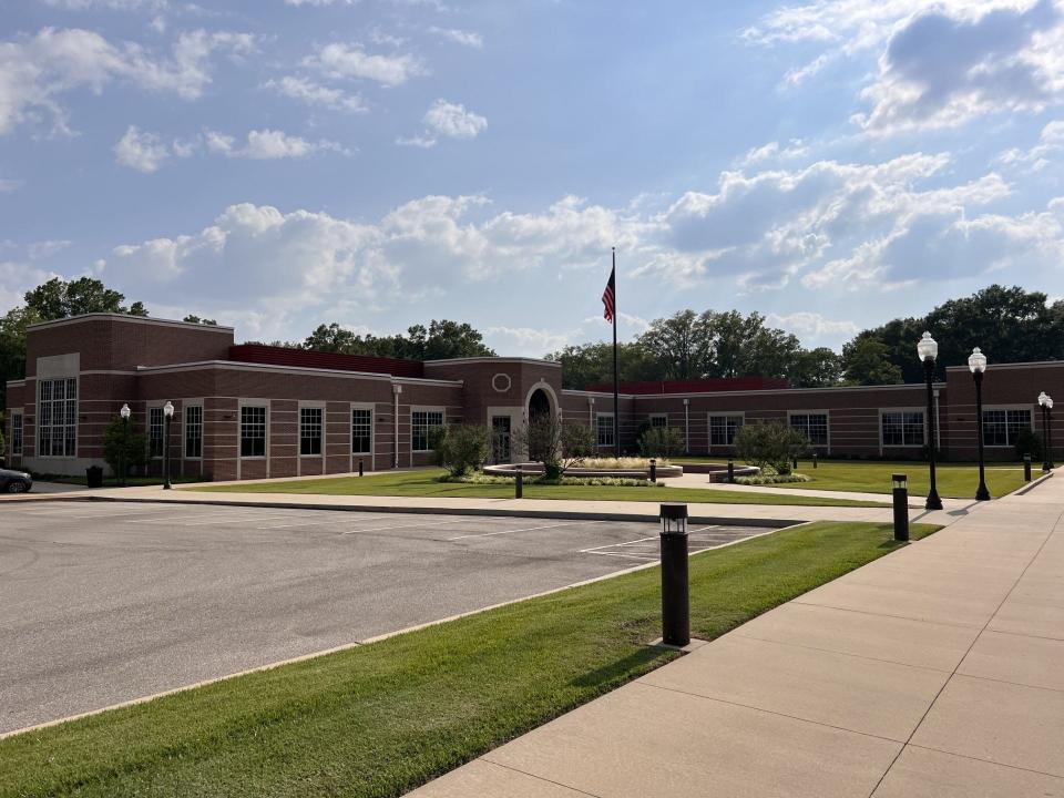 The Collierville Board of Mayor and Aldermen unanimously voted May 22, 2023 to sell the former University of Memphis Collierville building at 215 W. Poplar Ave. to Collierville Schools for about $2.7 million.