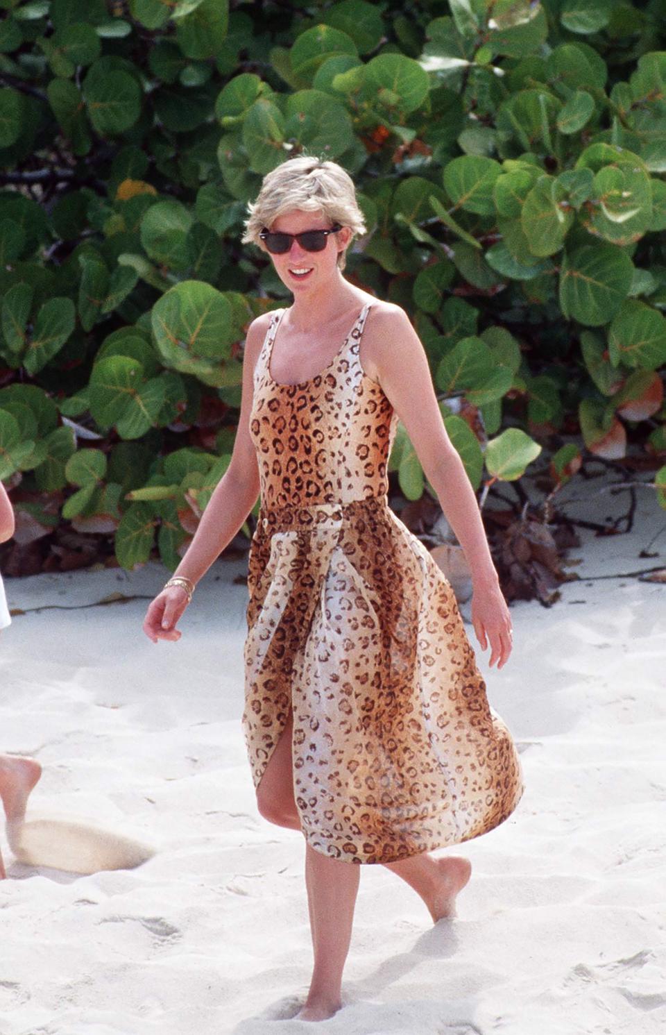 <h1 class="title">Princess Diana Necker Holiday</h1> <cite class="credit">Photo: Getty Images</cite>