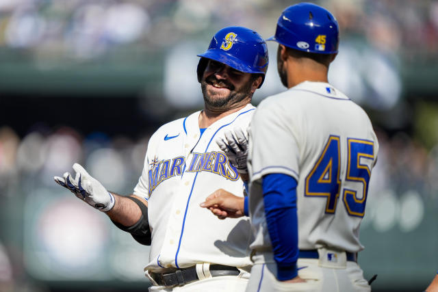 Mariners manager Scott Servais got a very, very special haircut - NBC Sports