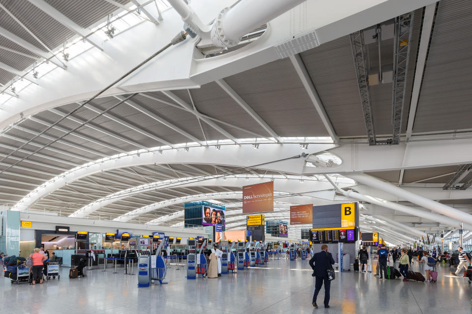 <p>Wer hohen Wert darauf legt, am Flughafen shoppen zu können, der kommt am London Heathrow Airport nicht vorbei. In diesem Teilbereich landet der britische Flughafen nämlich auf Platz eins. Insgesamt reicht es immerhin für den achten Platz, den Heathrow auch schon 2018 für sich beanspruchen konnte. Zudem wurde das Terminal 5 als bestes Terminal der Welt ausgezeichnet. </p>