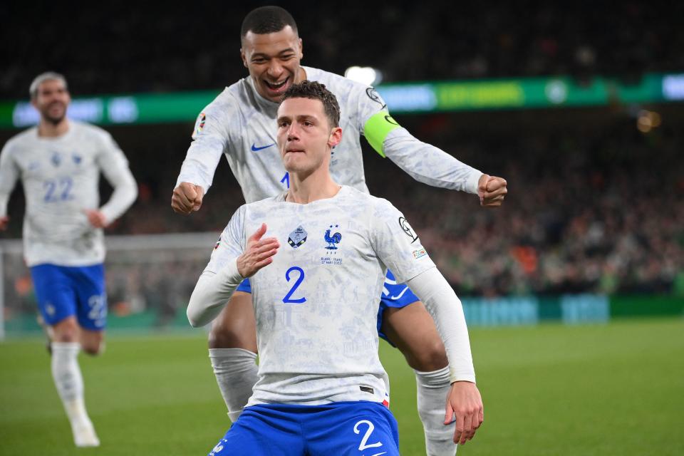 France's defender Benjamin Pavard celebrates with teammates after scoring the opening goal of the UEFA Euro 2024 group B qualification football match between Republic of Ireland and France at Aviva Stadium in Dublin, Ireland on March 27, 2023. (Photo by FRANCK FIFE / AFP) (Photo by FRANCK FIFE/AFP via Getty Images)