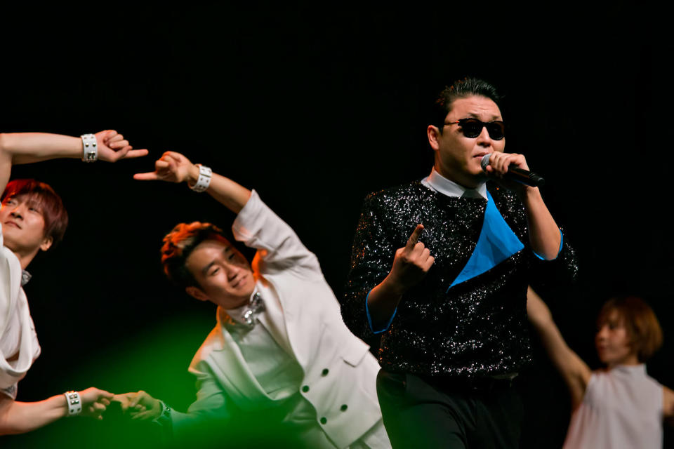 Psy performs in a free showcase at Marina Bay Sands. (Yahoo! photo)