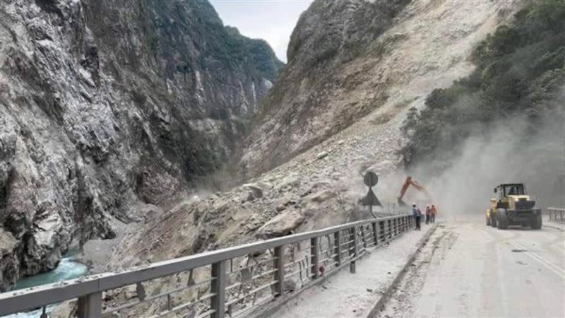 強震後山區土石處於不穩定狀態。（圖／取自臉書花蓮最速報）