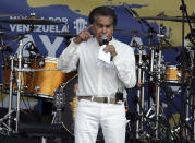 <p>El cantante venezolano José Luis Rodríguez, “El Puma”, participa durante el concierto “Venezuela Aid Live” en la ciudad fronteriza colombiana de Cúcuta, el viernes 22 defebrero de 2019. (AP Foto/Fernando Vergara) </p>