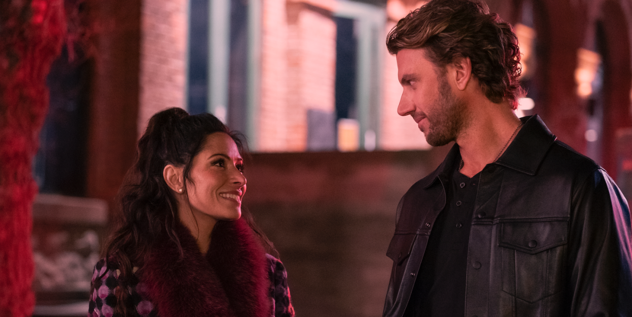 sarah shahi as billie connelly, adam demos as brad simon in episode 206 of sex life