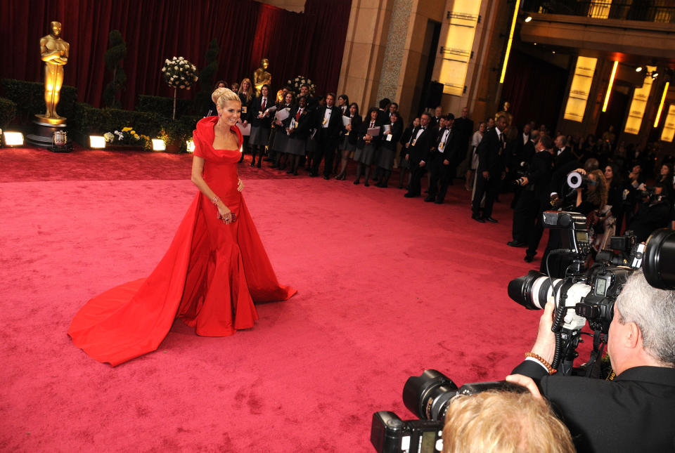 Diesen Look bereut Heidi Klum - aber nicht wegen des schönen Kleides (Bild: Ian West - PA Images/PA Images via Getty Images)