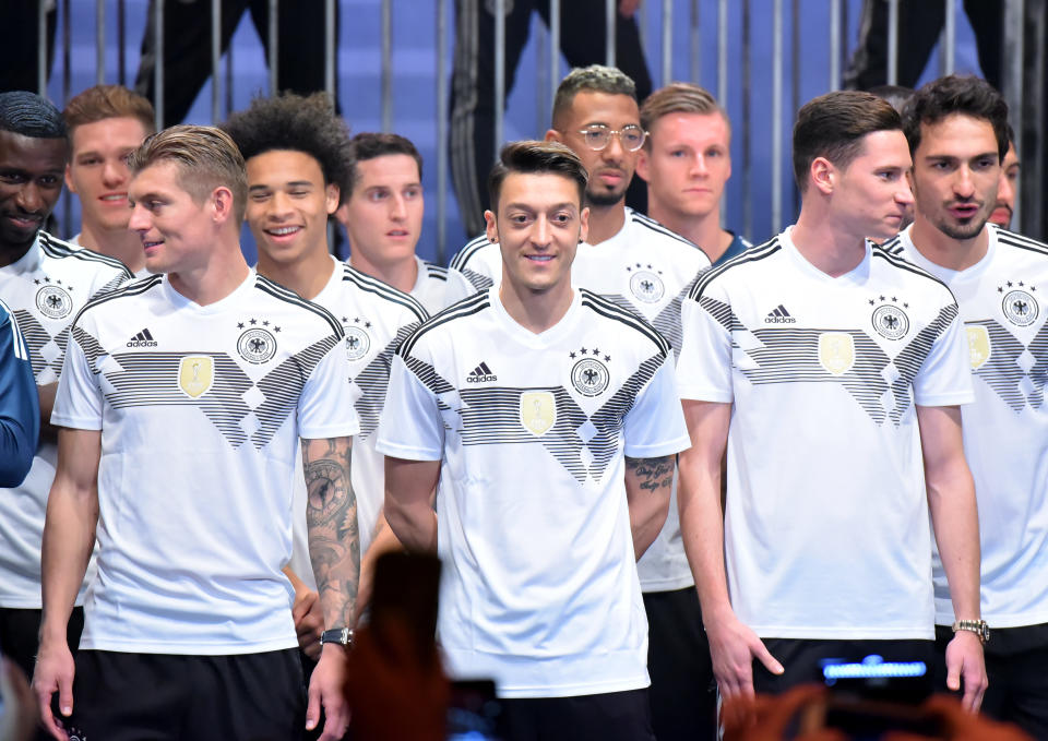 En 2018 Alemania ni siquiera avanzó a octavos de final, pero su playera tuvo mejor éxito comercial que ahora.  (Foto: DanLak Photography/ullstein bild via Getty Images)