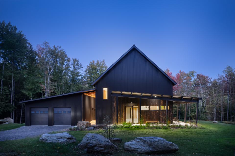 The Black and Light House in Stowe fits comfortably into its surroundings.