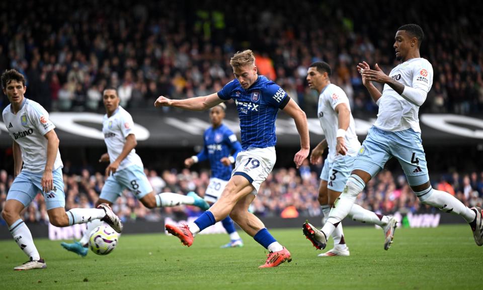 <span>Liam Delap scores his second goal to earn Ipswich a 2-2 draw with Aston Villa.</span><span>Photograph: Justin Setterfield/Getty Images</span>