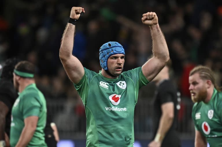 El festejo de Tadhg Beirne, en la victoria ante los All Blacks en Dunedin