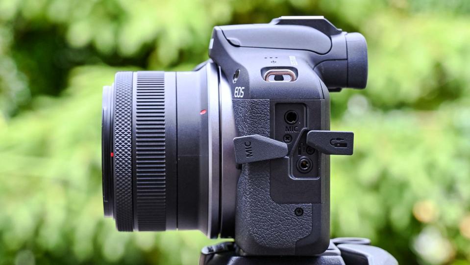 Side view of Canon EOS R100