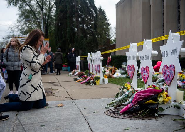 A woman prays at a memorial service for the victims of the Tree of Life massacre in Pittsburgh, Oct. 29, 2018. (Photo: Matthew Hatcher/SOPA Images via Getty Images)