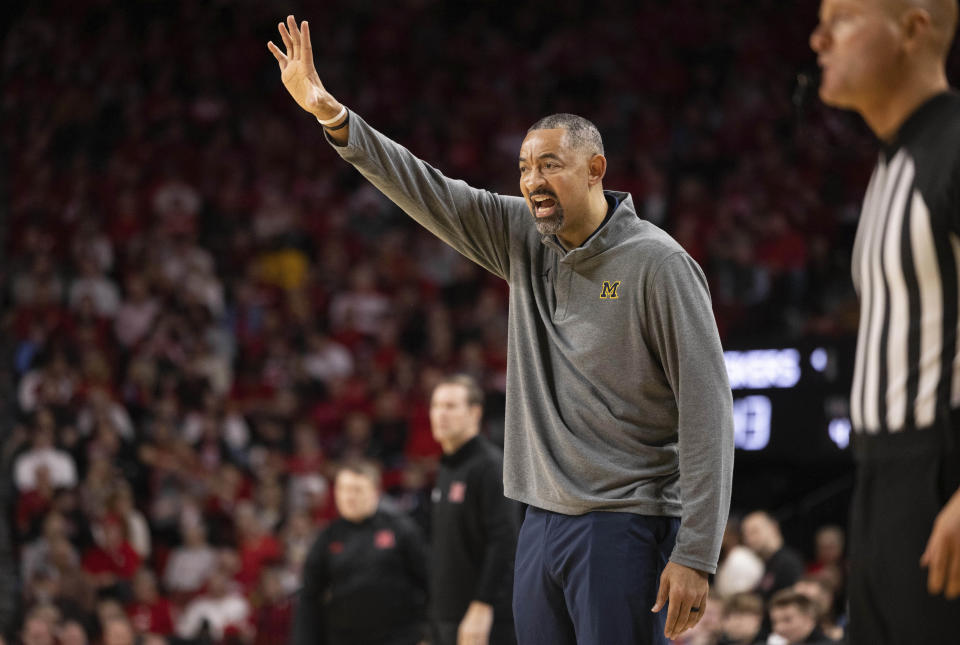 Michigan head coach Juwan Howard yells to his team as they play against Nebraska during the first half of an NCAA college basketball game, Saturday, Feb. 10, 2024, in Lincoln, Neb. (AP Photo/Rebecca S. Gratz)