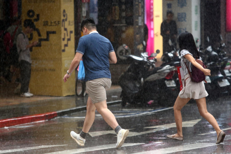 明起（30日）水氣增加，下周日對流旺盛，各地雨勢明顯。（示意圖／資料照）