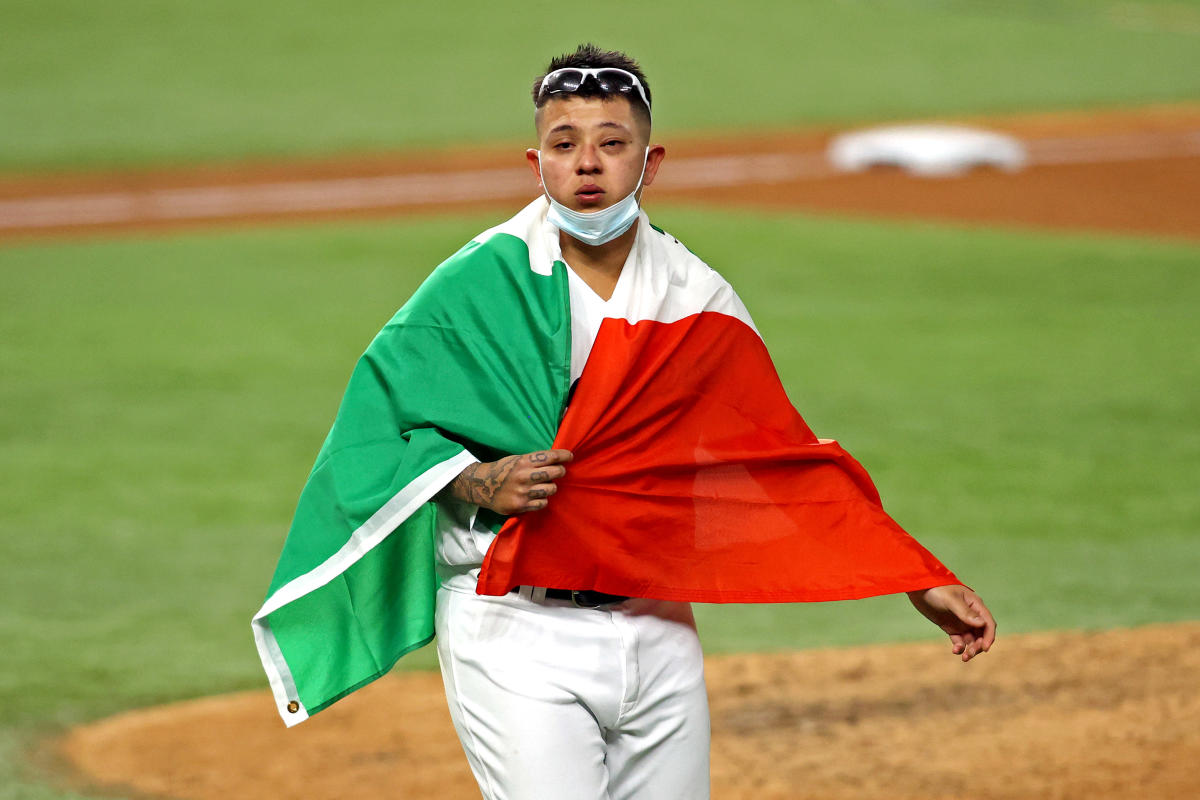 Julio Urías, la estrella mexicana que destacó en Los Ángeles con México en  la piel