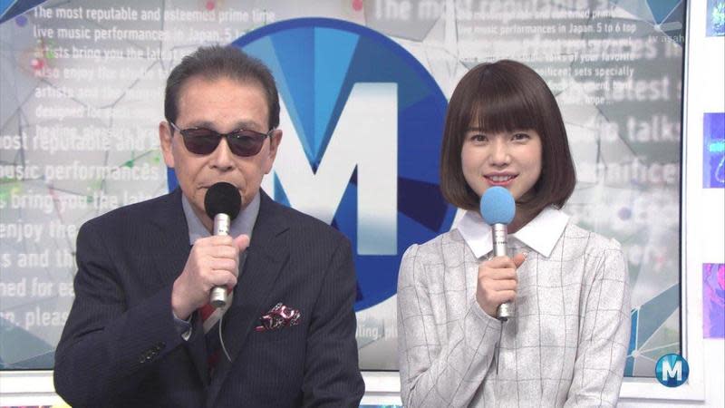 弘中綾香（右）進入朝日電視台沒多久後就成為《MUSIC STATION》主持，與塔摩利搭檔。（翻攝自朝日電視台畫面）