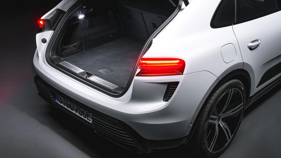 2024 Porsche Macan Turbo