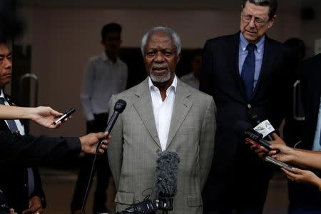 Former U.N. Secretary-General Kofi Annan talks to reporters as Myanmar government-appointed Chairman of the Advisory Commission on Rakhine State, during his news conference in government guest house, Rakhine state, Myanmar December 2, 2016. REUTERS/Soe Zeya Tun/Files