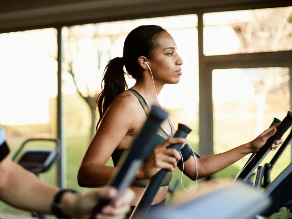 Laut Luke Worthington ist der Cross-Trainer nicht die beste Art euch vor dem Training aufzuwärmen. - Copyright: Getty