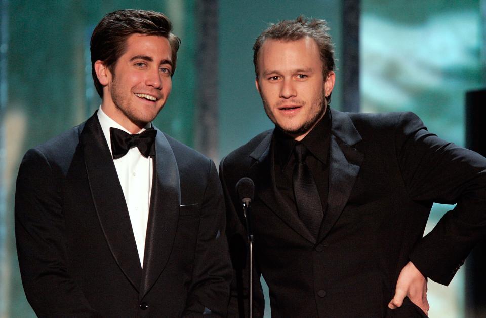 Jake Gyllenhaal and Heath Ledger speak onstage during 2006 Screen Actors Guild Awards. (Photo: Kevin Winter via Getty Images)