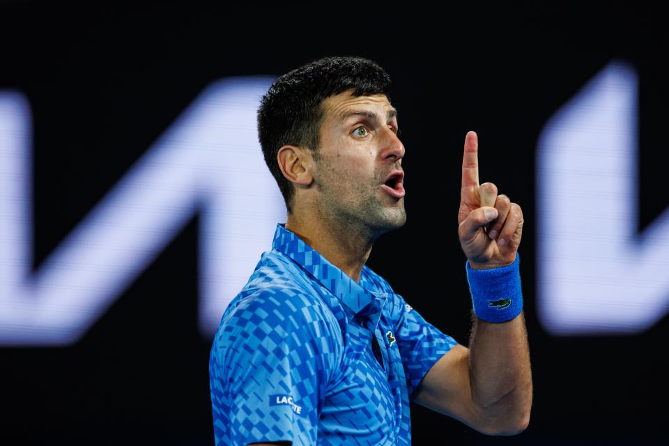 Novak Djokovic luce imbatible al ingresar a los cuartos de final en Melbourne.