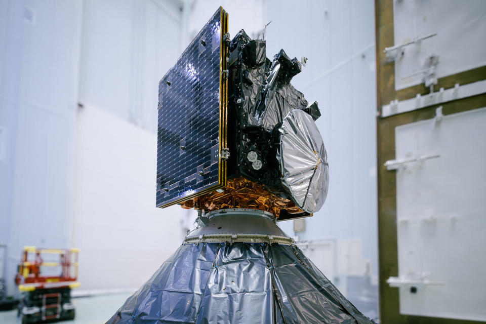 A last look at ESA's Hera asteroid probe before it was encased in a protective nose cone fairing for launch atop a Falcon 9 rocket. / Credit: ESA