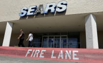 <p>Tras una mala campaña navideña, la empresa Sears Holdings Corporation, propietaria de las tiendas minoristas Sears y Kmart, cerrará 103 locales entre marzo y abril de 2018. El año pasado ya clausuró 400 centros. (Foto: LM Otero / AP). </p>