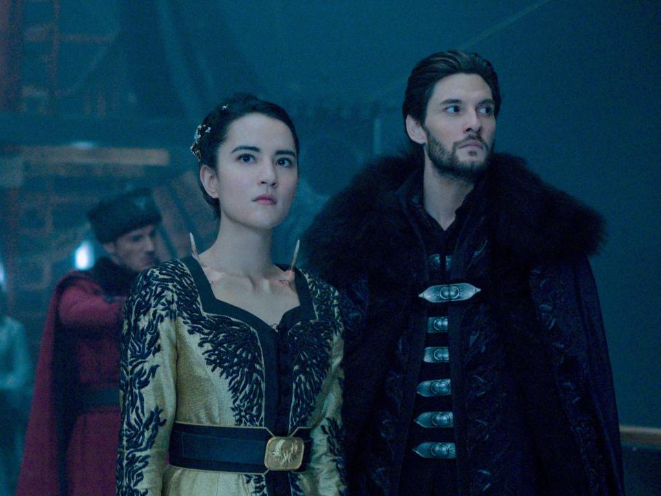 alina and the darkling in shadow and bone, wearing elaborate dress robes in gold and black respectively