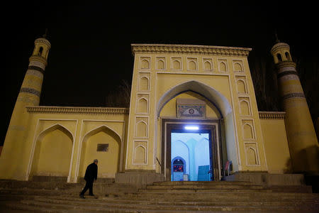 A man arrives at the Id Kah Mosque for morning prayers in Kashgar, Xinjiang Uighur Autonomous Region, China, March 23, 2017. REUTERS/Thomas Peter