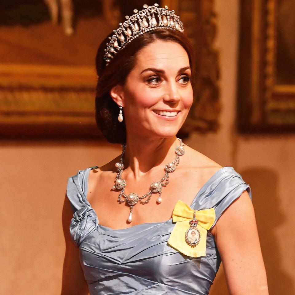 Kate Middleton wore the Lover’s Knot tiara and Queen Alexandra’s wedding day necklace for a formal dinner.