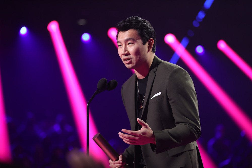 Simu Liu accepts The Action Movie Star of 2021 award for